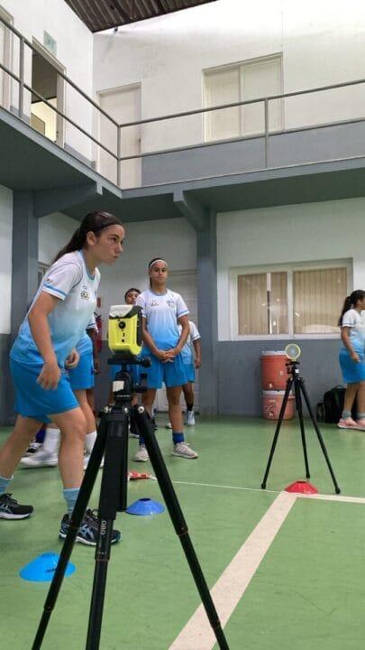 Atletas da base do Avaí em avaliação física com o NUPEDEFF da UFSC