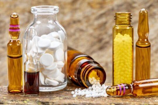 Congresso Nacional iluminado de verde para comemoração do Dia da Homeopatia