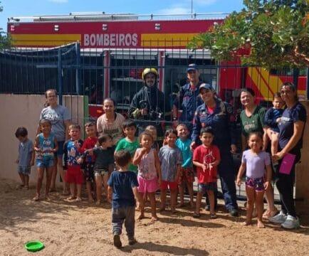Crianças participam de ação de conscientização aquática do Corpo de Bombeiros Militar de Santa Catarina