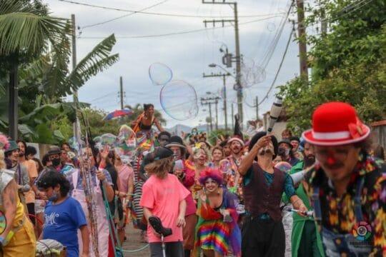 Apresentação de artistas circenses durante a convenção