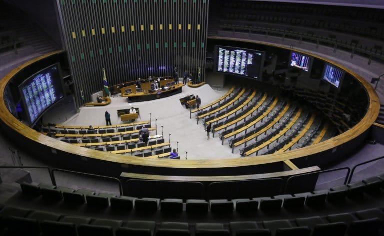 Imagem de debates sobre propostas no Plenário da Câmara dos Deputados