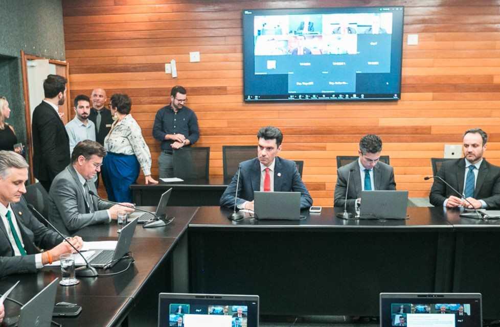 Delegado Ulisses Gabriel em reunião na Alesc