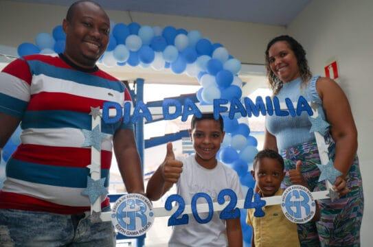 Famílias comemorando o Dia da Família na Escola em Santa Catarina