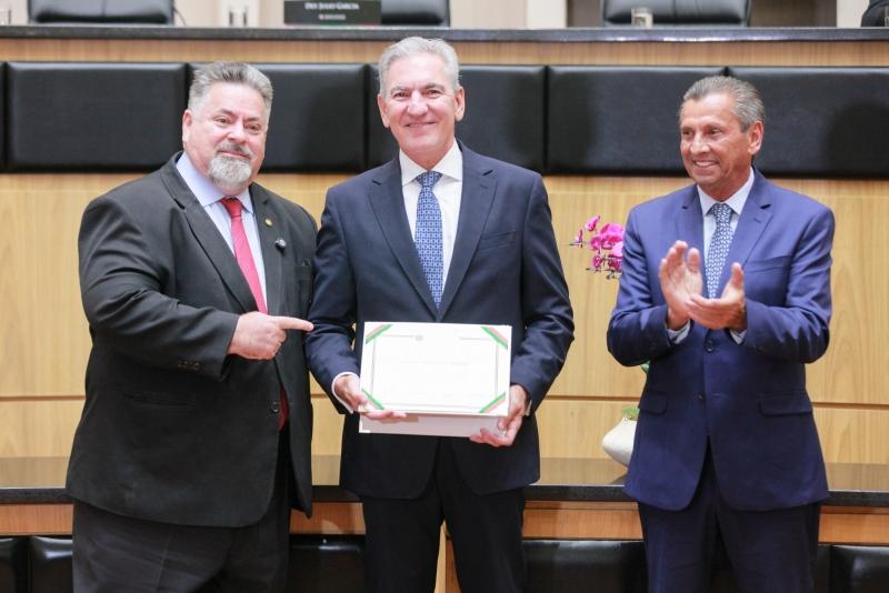 Eduardo Sattamini, CEO da Engie Energia Brasil, recebe o Título de Cidadão Catarinense na Alesc