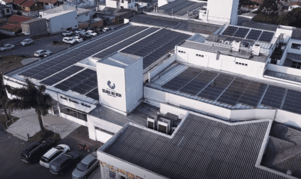 Painéis solares instalados em hospitais catarinenses