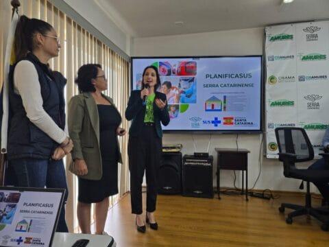 Prefeitos reunidos para discutir avanços do Projeto PlanificaSUS na Serra Catarinense