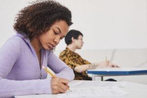 Estudante em Sala de Aula
