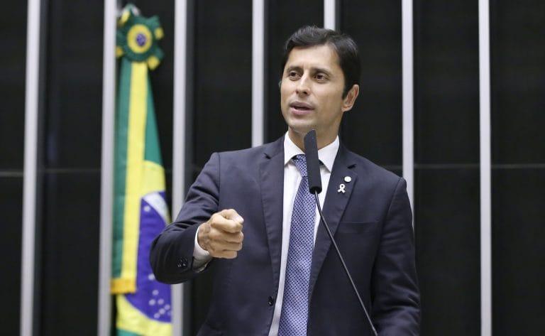 Microempreendedor com deficiência trabalhando em seu negócio