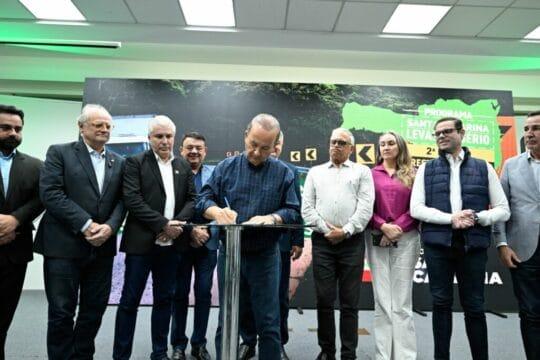Governador Jorginho Mello assina ordem de serviço para construção de áreas de escape na Serra Dona Francisca