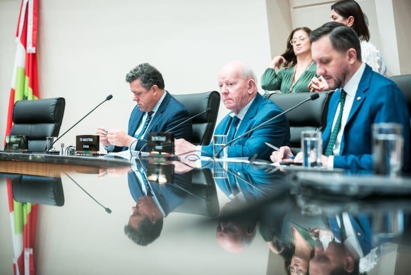 Imagem ilustrativa de servidores da SES