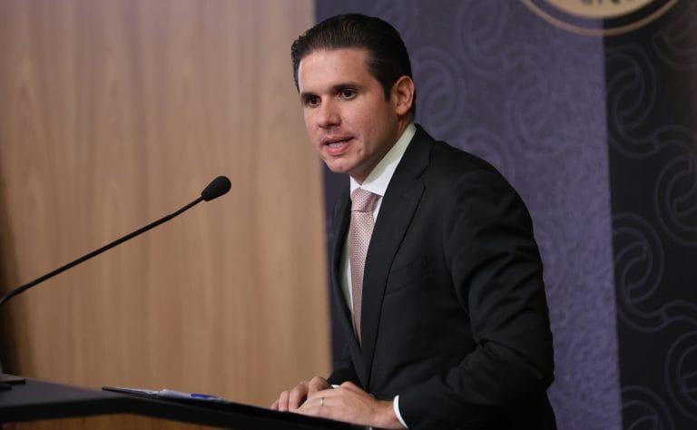 Hugo Motta discursando sobre política monetária e fiscal