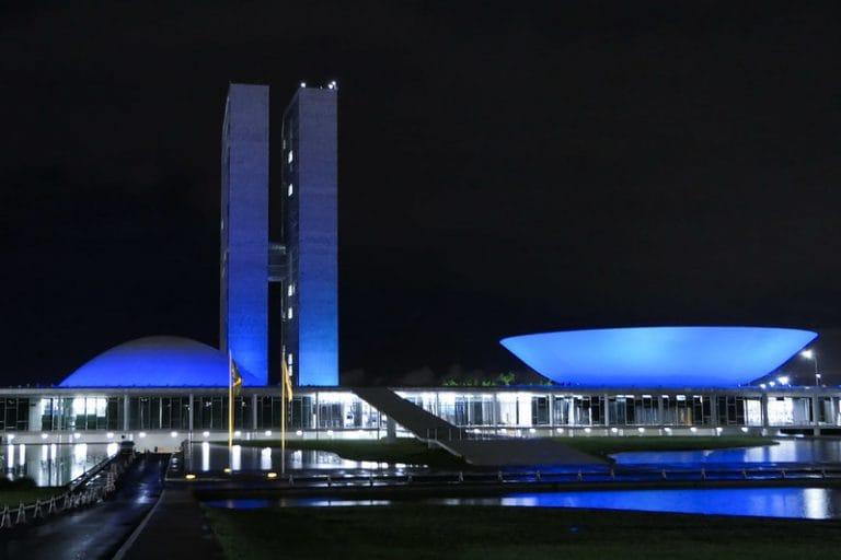 Iluminação especial em azul do Congresso Nacional em homenagem ao Autismo