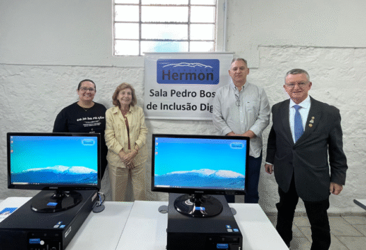 Sala de informática em comunidade de Florianópolis