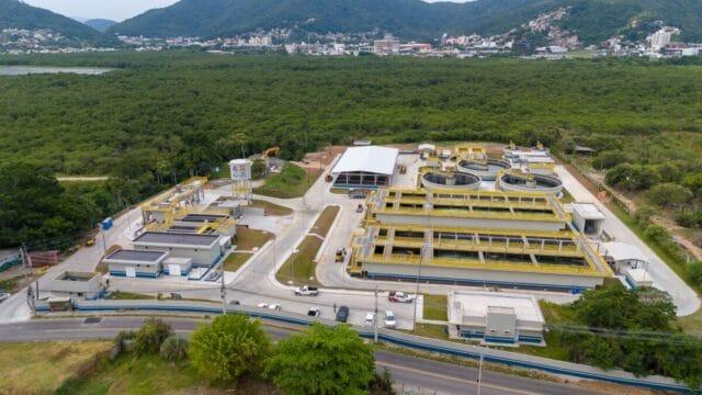 Obras de saneamento da CASAN em Santa Catarina