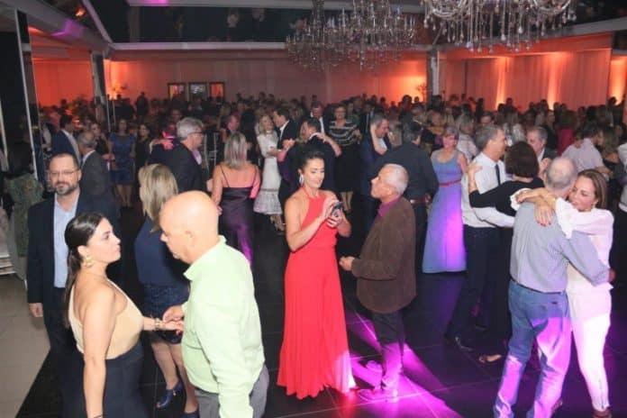 Jantar e Baile das Mães no Lira Tênis Clube em Florianópolis