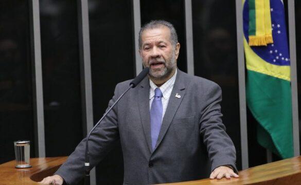 Ministro da Previdência Carlos Lupi apresenta estratégias em audiência na Câmara