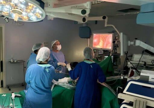 Imagem de um mutirão de cirurgias cardíacas no Hospital Regional Hans Dieter Schmidt