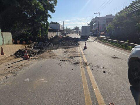 Obras de alargamento e instalação de galerias na SC-412 em Ilhota