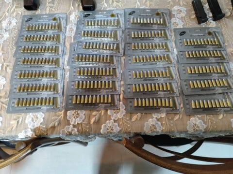 Armas e munições apreendidas durante operação policial