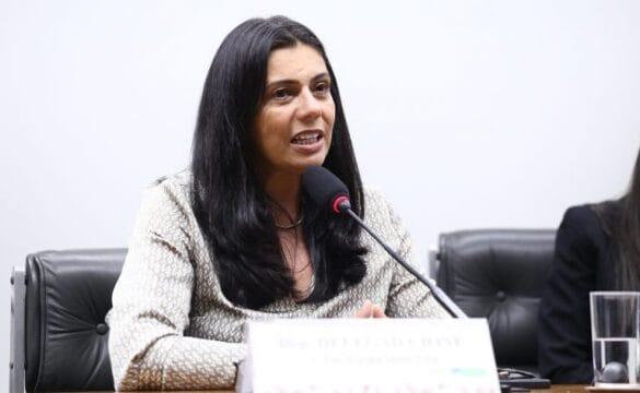 Pai agressor em visita aos filhos