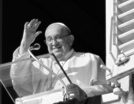 Imagem representativa do decreto de luto de três dias em Santa Catarina pela morte de Papa Francisco