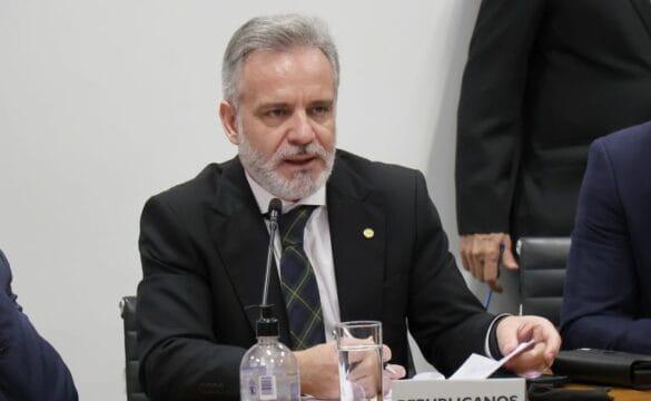 Projeto de Lei 4914/24 sobre tecnologia assistiva para pessoas com deficiência