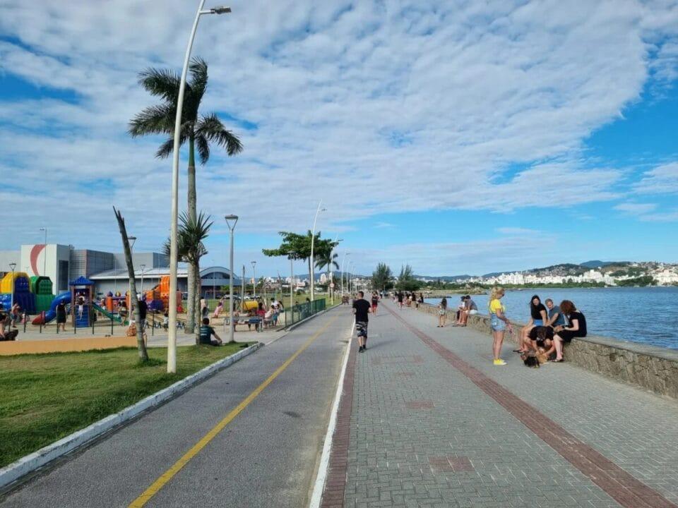 Ciclistas na Beira Mar de São José