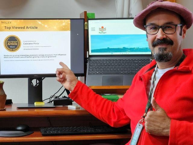 Pesquisador em destaque com certificado