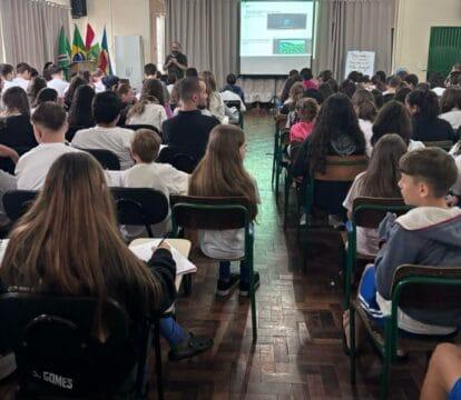Planejamento para enfrentamento de crises nas escolas catarinenses