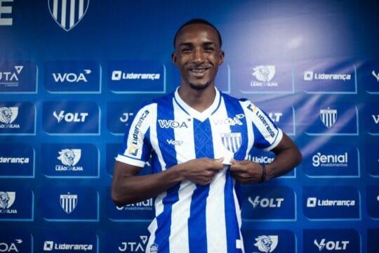 Atacante Léo Reis em coletiva de imprensa