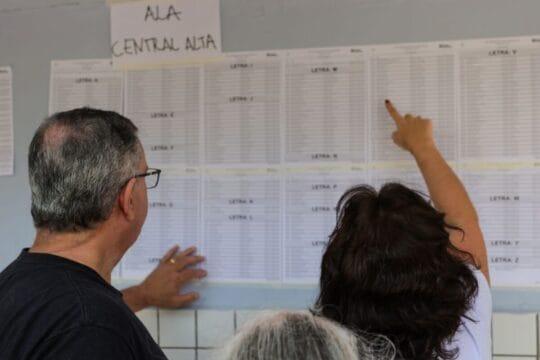 Profissionais administrativos em posse do maior concurso público da Educação de SC