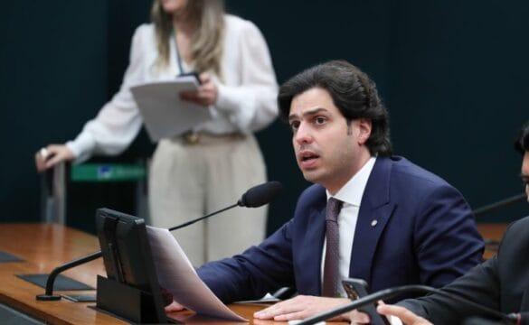 Estudantes visitando locais históricos