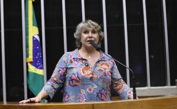 Pessoa surda em concurso público