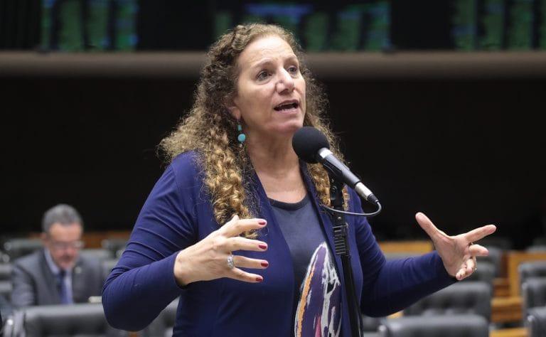 Hospitais e laboratórios