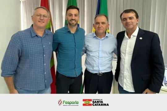 Foto da reunião na prefeitura de Rio do Sul sobre os Joguinhos Abertos de Santa Catarina