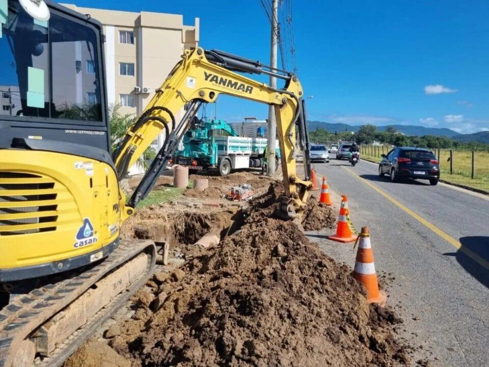 Reparo de adutora em Forquilhas