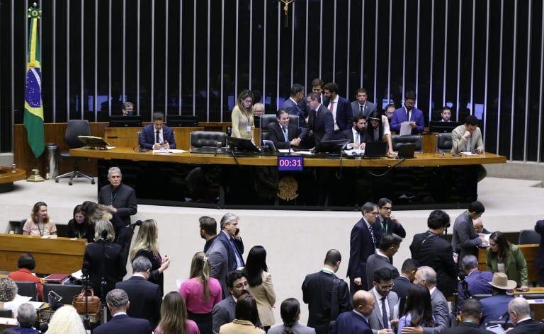 Câmara dos Deputados - Regime de Urgência