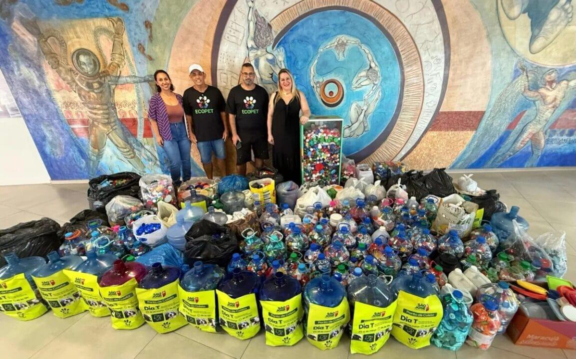 Tampinhas de plástico para o projeto Ecopet