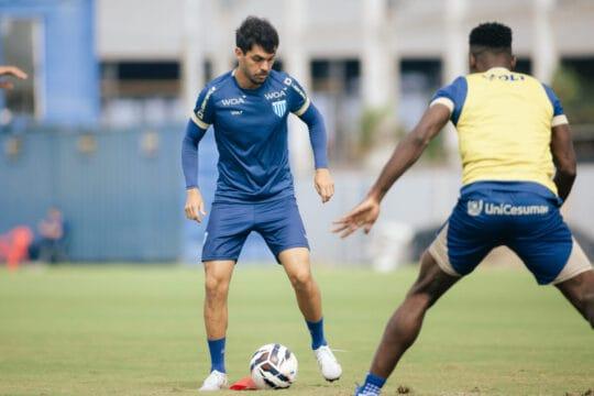 Jogadores do Avaí se preparando para jogo contra o Goiás