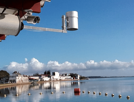 Equipamentos de monitoramento costeiro em Florianópolis