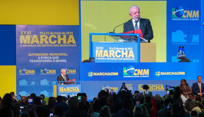Prefeitos e autoridades na abertura da Marcha dos Prefeitos