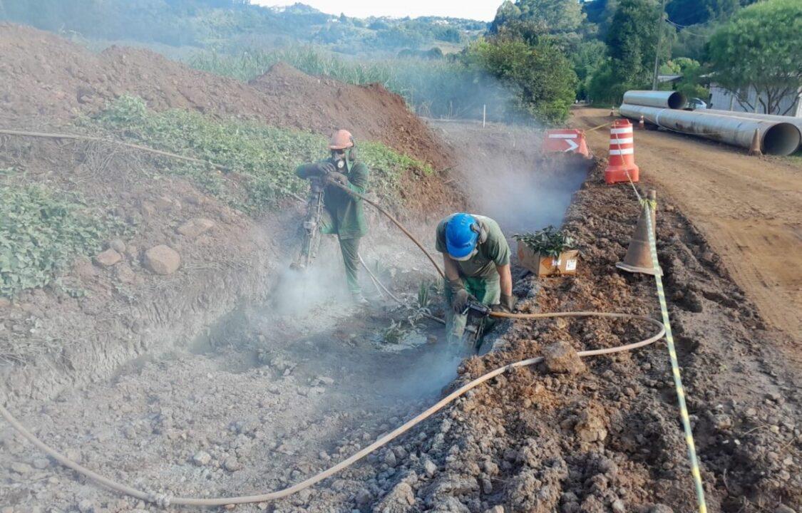Adutora do Projeto Chapecozinho em obras