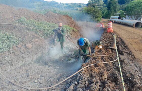 Adutora do Projeto Chapecozinho em obras
