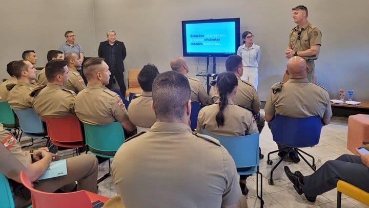 Alunos do Curso de Aperfeiçoamento de Oficiais visitam a Fepese em Florianópolis