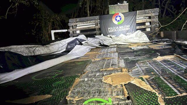 Cigarros contrabandeados apreendidos pela Polícia Militar em Descanso