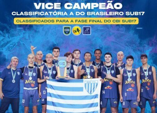 Equipe de basquete sub-17 do Avaí comemorando