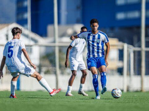 Jogadores do Avaí F.C. Sub-20 em campo