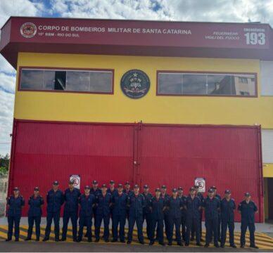 Cadetes do 4º Período do CFO visitando o 15º Batalhão de Bombeiros Militar em Rio do Sul
