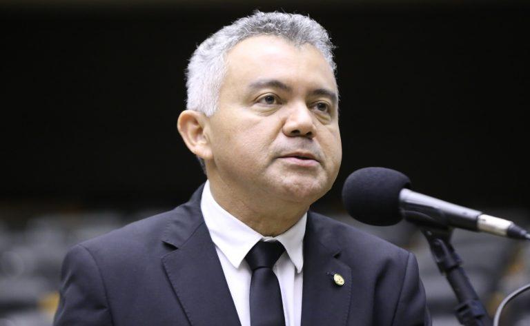 Campanhas de conscientização sobre crimes em escolas