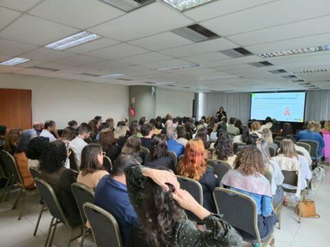 Profissionais de saúde em capacitação